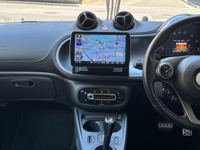 スマートフォーフォー ＢＲＡＢＵＳ　エクスクルーシブ　ブラバスエクスクルーシブ　アクティブブレーキ　グラスルーフ　９ｉｎナビ　フルセグＴＶ　バックカメラ　レザーシート　クルーズコントロール　２．０ＥＴＣ　シートヒーター　ＩＳＯＦＩＸ（16枚目）