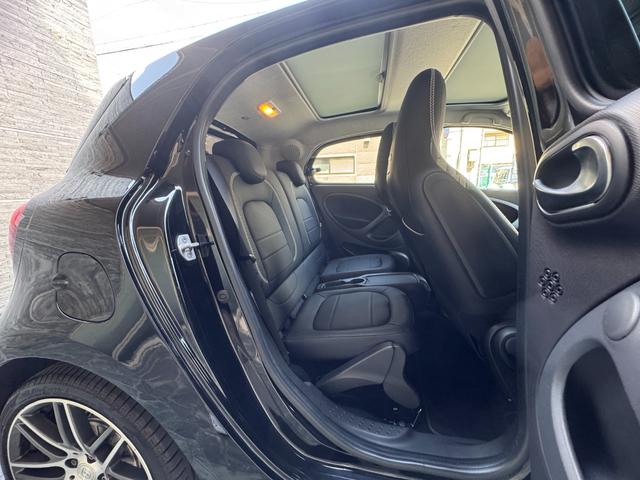 スマートフォーフォー ＢＲＡＢＵＳ　エクスクルーシブ　ブラバスエクスクルーシブ　アクティブブレーキ　グラスルーフ　９ｉｎナビ　フルセグＴＶ　バックカメラ　レザーシート　クルーズコントロール　２．０ＥＴＣ　シートヒーター　ＩＳＯＦＩＸ（20枚目）
