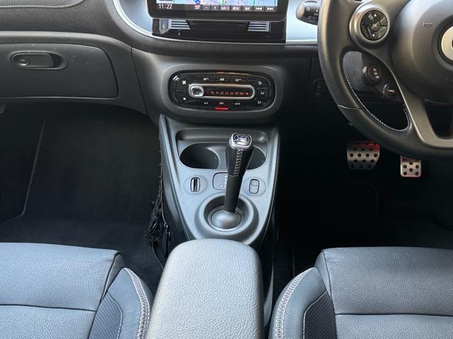 スマートフォーフォー ＢＲＡＢＵＳ　エクスクルーシブ　ブラバスエクスクルーシブ　アクティブブレーキ　グラスルーフ　９ｉｎナビ　フルセグＴＶ　バックカメラ　レザーシート　クルーズコントロール　２．０ＥＴＣ　シートヒーター　ＩＳＯＦＩＸ（21枚目）