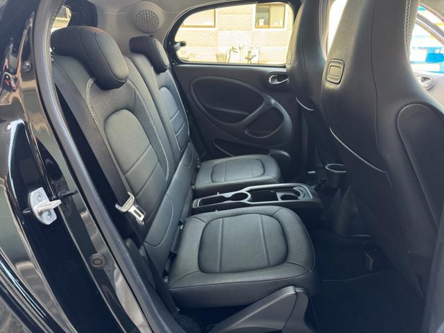 スマートフォーフォー ＢＲＡＢＵＳ　エクスクルーシブ　ブラバスエクスクルーシブ　アクティブブレーキ　グラスルーフ　９ｉｎナビ　フルセグＴＶ　バックカメラ　レザーシート　クルーズコントロール　２．０ＥＴＣ　シートヒーター　ＩＳＯＦＩＸ（37枚目）