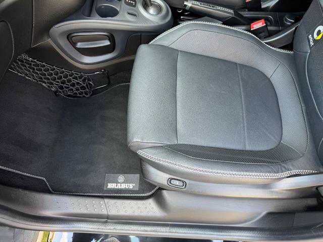 スマートフォーフォー ＢＲＡＢＵＳ　エクスクルーシブ　ブラバスエクスクルーシブ　アクティブブレーキ　グラスルーフ　９ｉｎナビ　フルセグＴＶ　バックカメラ　レザーシート　クルーズコントロール　２．０ＥＴＣ　シートヒーター　ＩＳＯＦＩＸ（39枚目）
