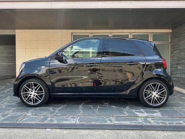 スマートフォーフォー ＢＲＡＢＵＳ　エクスクルーシブ　ブラバスエクスクルーシブ　アクティブブレーキ　グラスルーフ　９ｉｎナビ　フルセグＴＶ　バックカメラ　レザーシート　クルーズコントロール　２．０ＥＴＣ　シートヒーター　ＩＳＯＦＩＸ（41枚目）