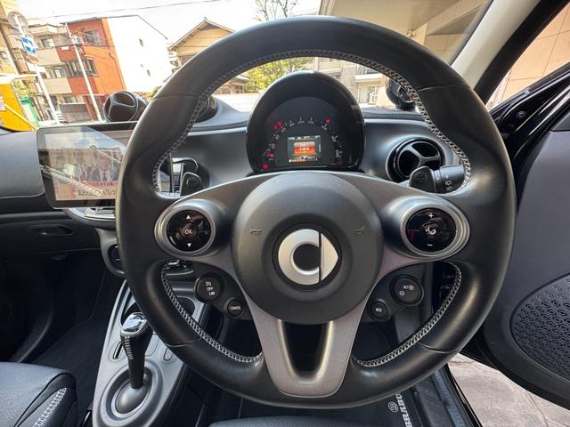 スマートフォーフォー ＢＲＡＢＵＳ　エクスクルーシブ　ブラバスエクスクルーシブ　アクティブブレーキ　グラスルーフ　９ｉｎナビ　フルセグＴＶ　バックカメラ　レザーシート　クルーズコントロール　２．０ＥＴＣ　シートヒーター　ＩＳＯＦＩＸ（55枚目）