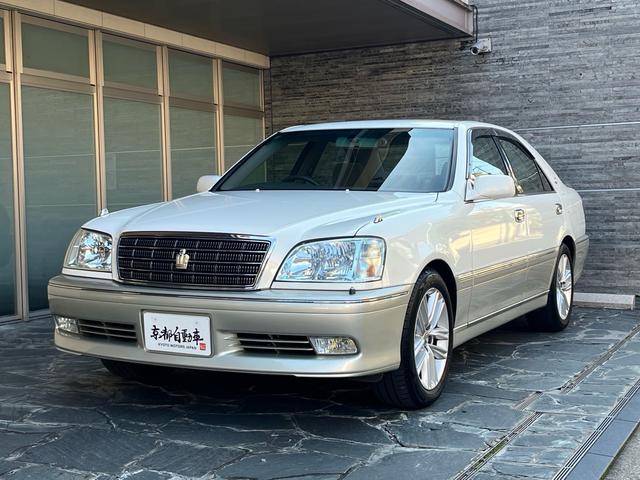 クラウン ロイヤルサルーン　プレミアム　後期モデル／禁煙車／純正ＤＶＤナビ／ＥＴＣ／キセノンヘッドライト／キーレス／純正パールＩＩ／フォグランプ／全席パワーシート／クルーズコントロール／純正電動コーナーポール／純正電動サンシェード／ドラレコ（6枚目）