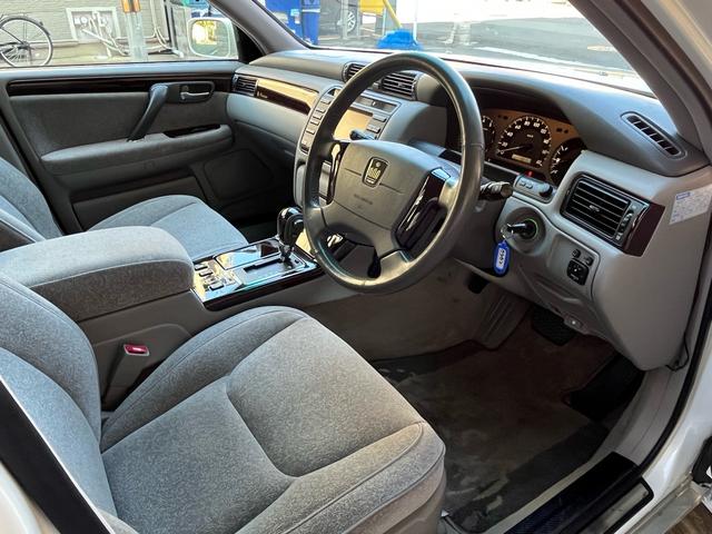 クラウン ロイヤルサルーン　プレミアム　後期モデル／禁煙車／純正ＤＶＤナビ／ＥＴＣ／キセノンヘッドライト／キーレス／純正パールＩＩ／フォグランプ／全席パワーシート／クルーズコントロール／純正電動コーナーポール／純正電動サンシェード／ドラレコ（11枚目）