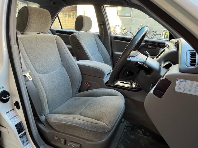 クラウン ロイヤルサルーン　プレミアム　後期モデル／禁煙車／純正ＤＶＤナビ／ＥＴＣ／キセノンヘッドライト／キーレス／純正パールＩＩ／フォグランプ／全席パワーシート／クルーズコントロール／純正電動コーナーポール／純正電動サンシェード／ドラレコ（12枚目）