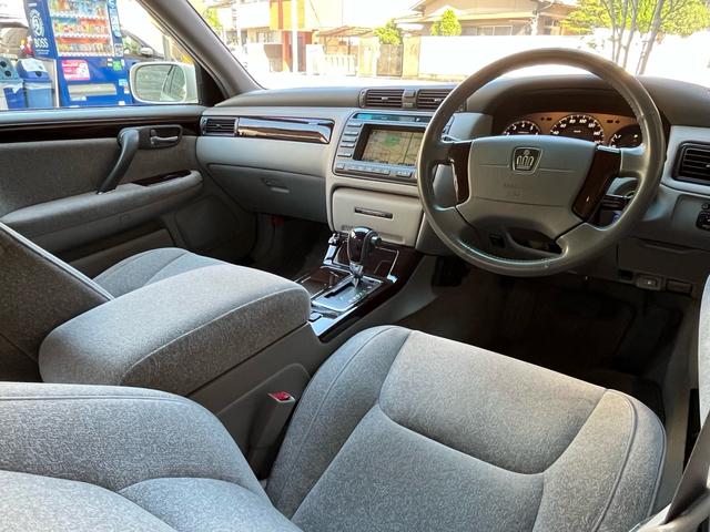 クラウン ロイヤルサルーン　プレミアム　後期モデル／禁煙車／純正ＤＶＤナビ／ＥＴＣ／キセノンヘッドライト／キーレス／純正パールＩＩ／フォグランプ／全席パワーシート／クルーズコントロール／純正電動コーナーポール／純正電動サンシェード／ドラレコ（17枚目）