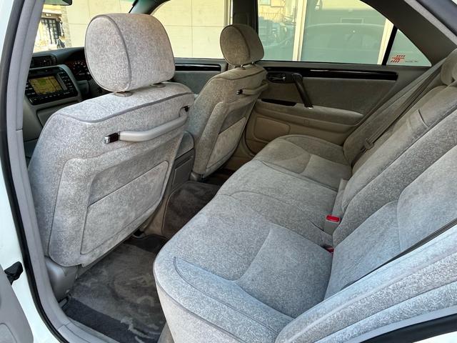 クラウン ロイヤルサルーン　プレミアム　後期モデル／禁煙車／純正ＤＶＤナビ／ＥＴＣ／キセノンヘッドライト／キーレス／純正パールＩＩ／フォグランプ／全席パワーシート／クルーズコントロール／純正電動コーナーポール／純正電動サンシェード／ドラレコ（21枚目）