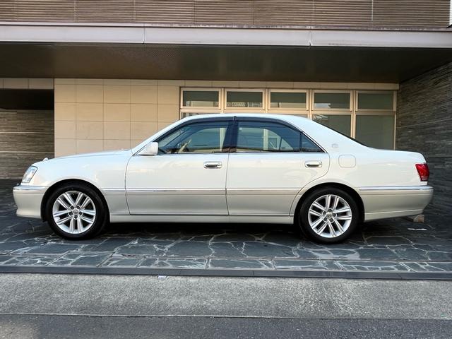 クラウン ロイヤルサルーン　プレミアム　後期モデル／禁煙車／純正ＤＶＤナビ／ＥＴＣ／キセノンヘッドライト／キーレス／純正パールＩＩ／フォグランプ／全席パワーシート／クルーズコントロール／純正電動コーナーポール／純正電動サンシェード／ドラレコ（29枚目）