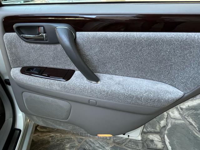 クラウン ロイヤルサルーン　プレミアム　後期モデル／禁煙車／純正ＤＶＤナビ／ＥＴＣ／キセノンヘッドライト／キーレス／純正パールＩＩ／フォグランプ／全席パワーシート／クルーズコントロール／純正電動コーナーポール／純正電動サンシェード／ドラレコ（36枚目）