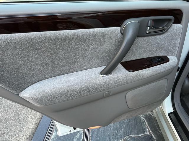 クラウン ロイヤルサルーン　プレミアム　後期モデル／禁煙車／純正ＤＶＤナビ／ＥＴＣ／キセノンヘッドライト／キーレス／純正パールＩＩ／フォグランプ／全席パワーシート／クルーズコントロール／純正電動コーナーポール／純正電動サンシェード／ドラレコ（38枚目）