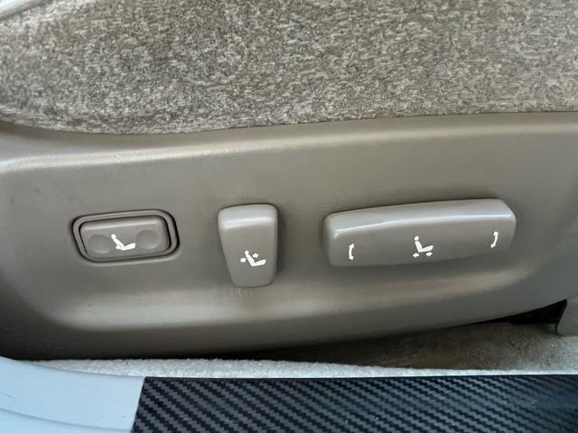 クラウン ロイヤルサルーン　プレミアム　後期モデル／禁煙車／純正ＤＶＤナビ／ＥＴＣ／キセノンヘッドライト／キーレス／純正パールＩＩ／フォグランプ／全席パワーシート／クルーズコントロール／純正電動コーナーポール／純正電動サンシェード／ドラレコ（40枚目）