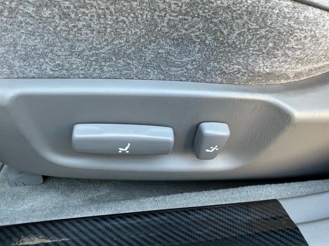 クラウン ロイヤルサルーン　プレミアム　後期モデル／禁煙車／純正ＤＶＤナビ／ＥＴＣ／キセノンヘッドライト／キーレス／純正パールＩＩ／フォグランプ／全席パワーシート／クルーズコントロール／純正電動コーナーポール／純正電動サンシェード／ドラレコ（41枚目）