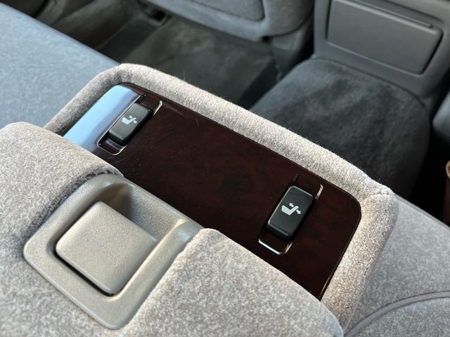 クラウン ロイヤルサルーン　プレミアム　後期モデル／禁煙車／純正ＤＶＤナビ／ＥＴＣ／キセノンヘッドライト／キーレス／純正パールＩＩ／フォグランプ／全席パワーシート／クルーズコントロール／純正電動コーナーポール／純正電動サンシェード／ドラレコ（42枚目）