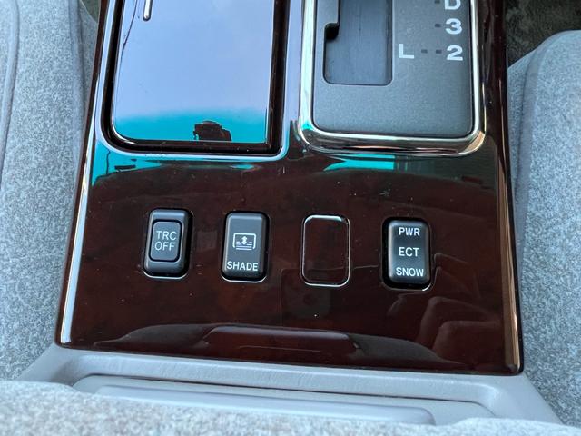 クラウン ロイヤルサルーン　プレミアム　後期モデル／禁煙車／純正ＤＶＤナビ／ＥＴＣ／キセノンヘッドライト／キーレス／純正パールＩＩ／フォグランプ／全席パワーシート／クルーズコントロール／純正電動コーナーポール／純正電動サンシェード／ドラレコ（49枚目）