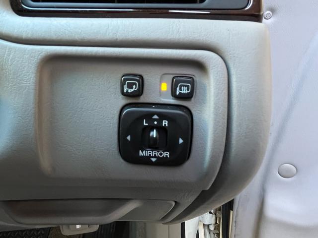 クラウン ロイヤルサルーン　プレミアム　後期モデル／禁煙車／純正ＤＶＤナビ／ＥＴＣ／キセノンヘッドライト／キーレス／純正パールＩＩ／フォグランプ／全席パワーシート／クルーズコントロール／純正電動コーナーポール／純正電動サンシェード／ドラレコ（50枚目）