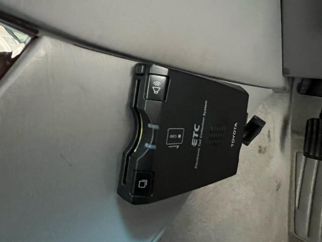 クラウン ロイヤルサルーン　プレミアム　後期モデル／禁煙車／純正ＤＶＤナビ／ＥＴＣ／キセノンヘッドライト／キーレス／純正パールＩＩ／フォグランプ／全席パワーシート／クルーズコントロール／純正電動コーナーポール／純正電動サンシェード／ドラレコ（51枚目）