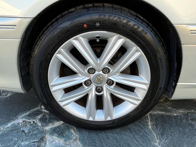 クラウン ロイヤルサルーン　プレミアム　後期モデル／禁煙車／純正ＤＶＤナビ／ＥＴＣ／キセノンヘッドライト／キーレス／純正パールＩＩ／フォグランプ／全席パワーシート／クルーズコントロール／純正電動コーナーポール／純正電動サンシェード／ドラレコ（64枚目）