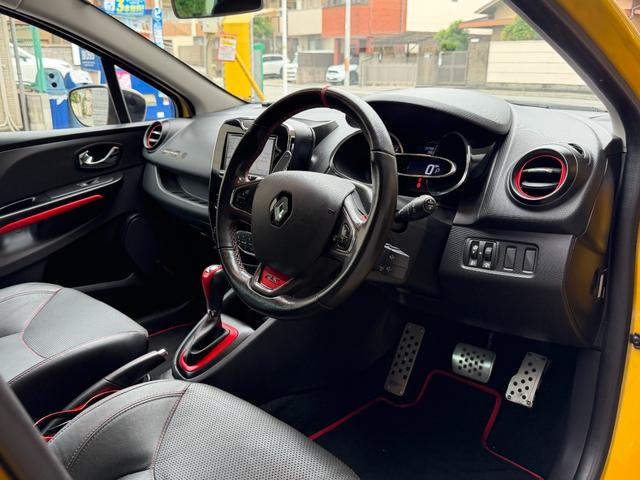 ルーテシア ルノースポール シャシースポール レザーシート シートヒーター Bluetooth ナビゲーション フルセグTV ETC 純正アルミ RSドライブモード 専用スポーツサス ディアルマフラー パドルシフト スポーツハンドル(9枚目)