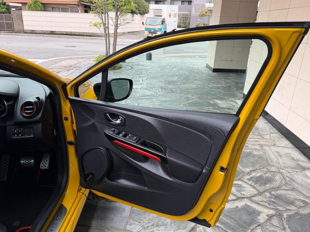 ルーテシア ルノースポール シャシースポール レザーシート シートヒーター Bluetooth ナビゲーション フルセグTV ETC 純正アルミ RSドライブモード 専用スポーツサス ディアルマフラー パドルシフト スポーツハンドル(16枚目)