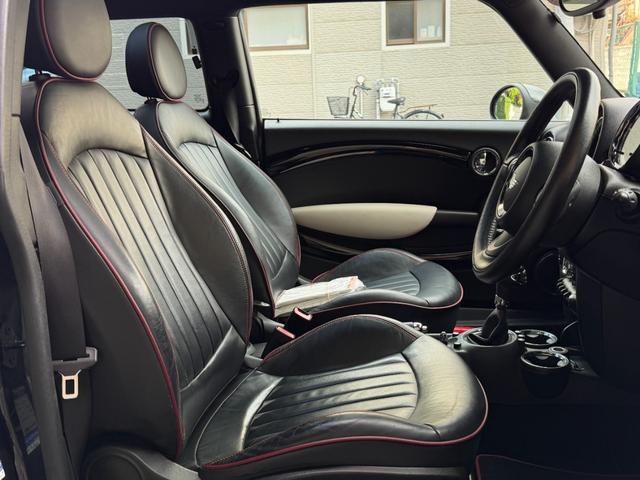 ＭＩＮＩ クーパー　クラブマン　ハンプトン　ハンプトン限定車両　ダブルサンルーフ　ナビゲーションシステム　ＴＶ　キーレス２個　専用レザーシート　ＥＴＣ　純正専用アルミ　プッシュスタートシートヒータークルーズコントロールＡＢＳトノカバーＤＶＤ再生（9枚目）