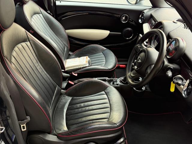 ＭＩＮＩ クーパー　クラブマン　ハンプトン　ハンプトン限定車両　ダブルサンルーフ　ナビゲーションシステム　ＴＶ　キーレス２個　専用レザーシート　ＥＴＣ　純正専用アルミ　プッシュスタートシートヒータークルーズコントロールＡＢＳトノカバーＤＶＤ再生（11枚目）