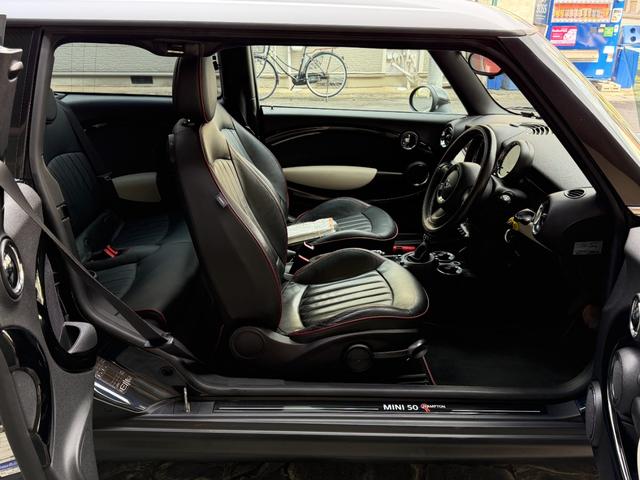 ＭＩＮＩ クーパー　クラブマン　ハンプトン　ハンプトン限定車両　ダブルサンルーフ　ナビゲーションシステム　ＴＶ　キーレス２個　専用レザーシート　ＥＴＣ　純正専用アルミ　プッシュスタートシートヒータークルーズコントロールＡＢＳトノカバーＤＶＤ再生（13枚目）