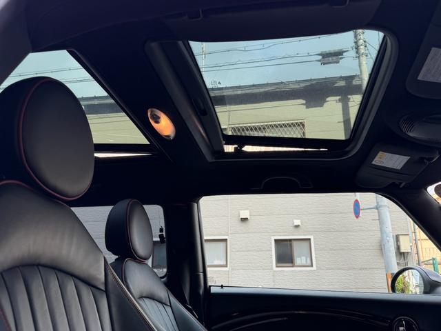 ＭＩＮＩ クーパー　クラブマン　ハンプトン　ハンプトン限定車両　ダブルサンルーフ　ナビゲーションシステム　ＴＶ　キーレス２個　専用レザーシート　ＥＴＣ　純正専用アルミ　プッシュスタートシートヒータークルーズコントロールＡＢＳトノカバーＤＶＤ再生（14枚目）