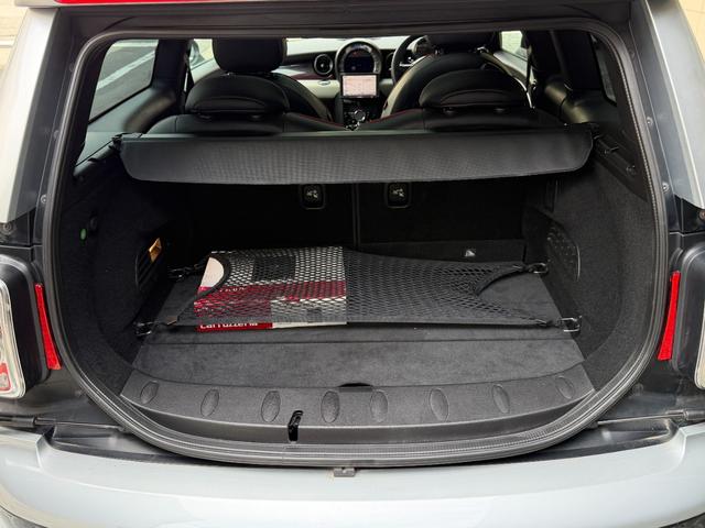 ＭＩＮＩ クーパー　クラブマン　ハンプトン　ハンプトン限定車両　ダブルサンルーフ　ナビゲーションシステム　ＴＶ　キーレス２個　専用レザーシート　ＥＴＣ　純正専用アルミ　プッシュスタートシートヒータークルーズコントロールＡＢＳトノカバーＤＶＤ再生（17枚目）