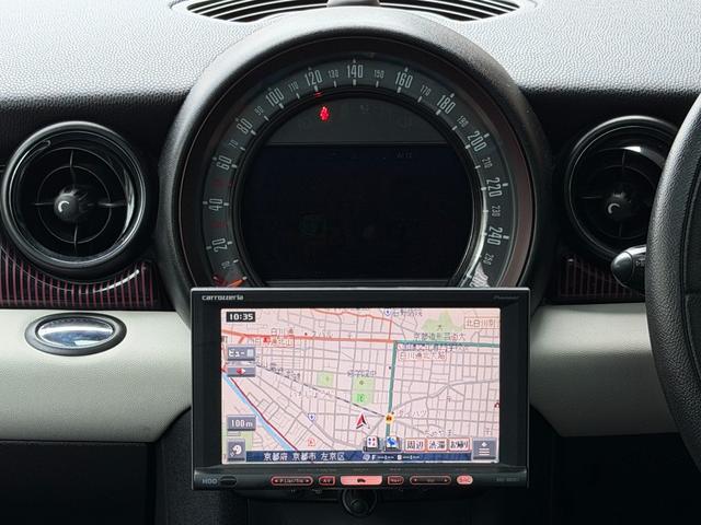 ＭＩＮＩ クーパー　クラブマン　ハンプトン　ハンプトン限定車両　ダブルサンルーフ　ナビゲーションシステム　ＴＶ　キーレス２個　専用レザーシート　ＥＴＣ　純正専用アルミ　プッシュスタートシートヒータークルーズコントロールＡＢＳトノカバーＤＶＤ再生（23枚目）