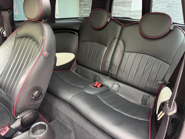 ＭＩＮＩ クーパー　クラブマン　ハンプトン　ハンプトン限定車両　ダブルサンルーフ　ナビゲーションシステム　ＴＶ　キーレス２個　専用レザーシート　ＥＴＣ　純正専用アルミ　プッシュスタートシートヒータークルーズコントロールＡＢＳトノカバーＤＶＤ再生（30枚目）