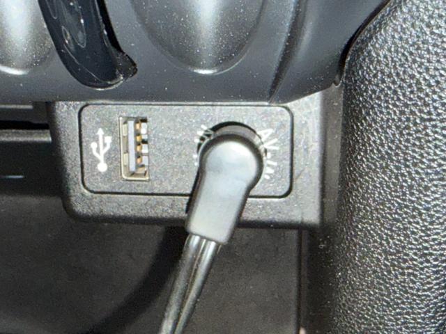 ＭＩＮＩ クーパー　クラブマン　ハンプトン　ハンプトン限定車両　ダブルサンルーフ　ナビゲーションシステム　ＴＶ　キーレス２個　専用レザーシート　ＥＴＣ　純正専用アルミ　プッシュスタートシートヒータークルーズコントロールＡＢＳトノカバーＤＶＤ再生（36枚目）