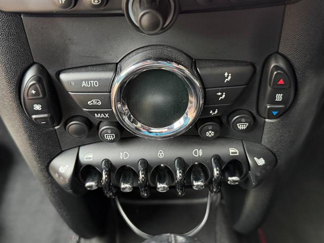 ＭＩＮＩ クーパー　クラブマン　ハンプトン　ハンプトン限定車両　ダブルサンルーフ　ナビゲーションシステム　ＴＶ　キーレス２個　専用レザーシート　ＥＴＣ　純正専用アルミ　プッシュスタートシートヒータークルーズコントロールＡＢＳトノカバーＤＶＤ再生（40枚目）