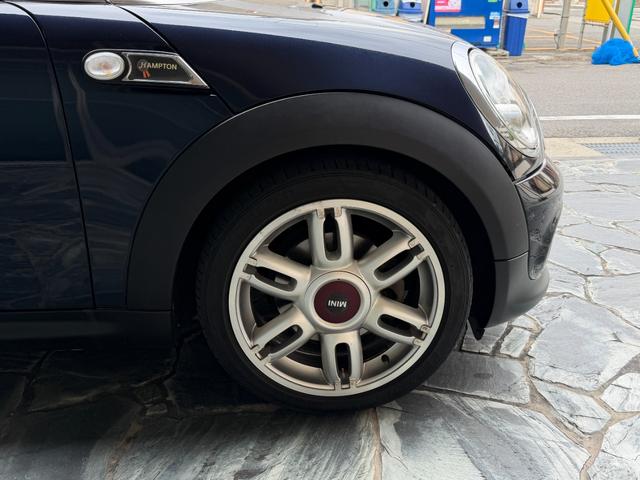 ＭＩＮＩ クーパー　クラブマン　ハンプトン　ハンプトン限定車両　ダブルサンルーフ　ナビゲーションシステム　ＴＶ　キーレス２個　専用レザーシート　ＥＴＣ　純正専用アルミ　プッシュスタートシートヒータークルーズコントロールＡＢＳトノカバーＤＶＤ再生（53枚目）