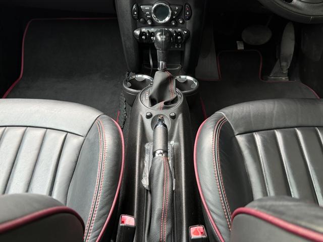 ＭＩＮＩ クーパー　クラブマン　ハンプトン　ハンプトン限定車両　ダブルサンルーフ　ナビゲーションシステム　ＴＶ　キーレス２個　専用レザーシート　ＥＴＣ　純正専用アルミ　プッシュスタートシートヒータークルーズコントロールＡＢＳトノカバーＤＶＤ再生（62枚目）