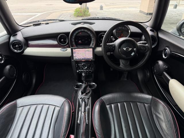 ＭＩＮＩ クーパー　クラブマン　ハンプトン　ハンプトン限定車両　ダブルサンルーフ　ナビゲーションシステム　ＴＶ　キーレス２個　専用レザーシート　ＥＴＣ　純正専用アルミ　プッシュスタートシートヒータークルーズコントロールＡＢＳトノカバーＤＶＤ再生（65枚目）