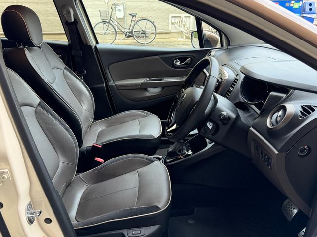 キャプチャー カンヌ パナソニックナビゲーションシステム フルセグTV バックカメラ キーレス2スマートキー レザーシート 純正アルミホイル ルーフブラウン ETC ディライト ディスチャージヘッドライト(9枚目)