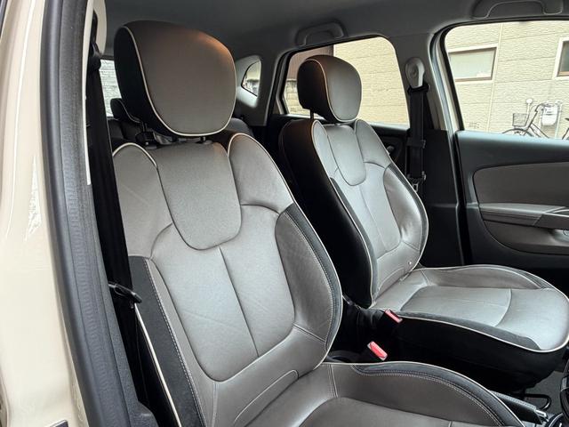 キャプチャー カンヌ パナソニックナビゲーションシステム フルセグTV バックカメラ キーレス2スマートキー レザーシート 純正アルミホイル ルーフブラウン ETC ディライト ディスチャージヘッドライト(16枚目)