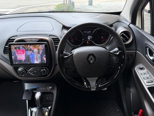 キャプチャー カンヌ パナソニックナビゲーションシステム フルセグTV バックカメラ キーレス2スマートキー レザーシート 純正アルミホイル ルーフブラウン ETC ディライト ディスチャージヘッドライト(17枚目)