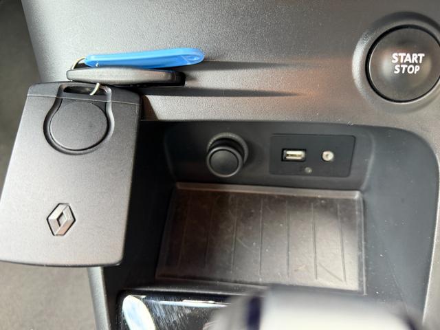 キャプチャー カンヌ パナソニックナビゲーションシステム フルセグTV バックカメラ キーレス2スマートキー レザーシート 純正アルミホイル ルーフブラウン ETC ディライト ディスチャージヘッドライト(32枚目)