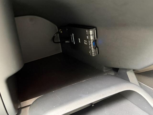 キャプチャー カンヌ パナソニックナビゲーションシステム フルセグTV バックカメラ キーレス2スマートキー レザーシート 純正アルミホイル ルーフブラウン ETC ディライト ディスチャージヘッドライト(54枚目)