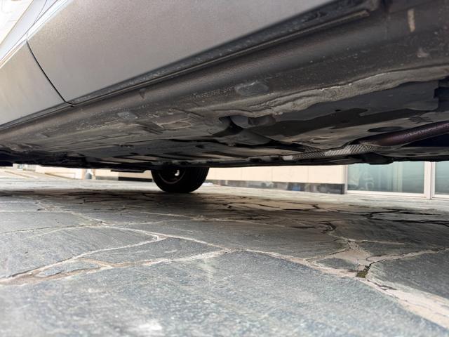 キャプチャー カンヌ パナソニックナビゲーションシステム フルセグTV バックカメラ キーレス2スマートキー レザーシート 純正アルミホイル ルーフブラウン ETC ディライト ディスチャージヘッドライト(62枚目)