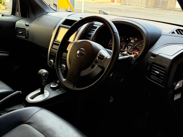 エクストレイル ２０Ｘｔｔ　ナビゲーションシステム　フルセグＴＶ　バックカメラ　ＵＳＢ　Ｂｌｕｅｔｏｏｔｈ　カフロンシート　フルフラットシート４ＷＤオートモードキーレススマートキー合鍵アルミルーフレールオートエアコンフォグライト（68枚目）