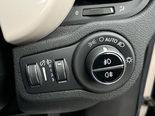 ５００Ｘ ポップスター　Ｂｌｕｅｔｏｏｔｈナビ／リヤカメラ／ＥＴＣ／アイドリングストップ／クルーズコントロール／純正アルミ／スペアキー／オートエアコン／天張張替済／業者クリーニング済（61枚目）