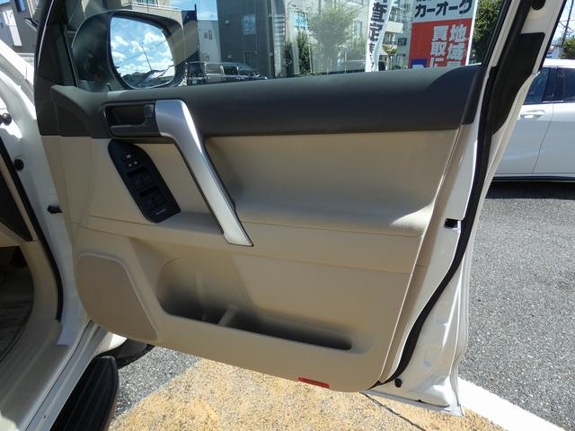 ランドクルーザープラド ＴＸ　７人乗り　サンルーフ　純正ナビ　フルセグ　バックカメラ　ＥＴＣ２．０　前後ドラレコ　ワンオーナー　禁煙車　コーナーセンサー　ＨＤＭＩ　スペアキー　クルコン　ユーザー買取（49枚目）