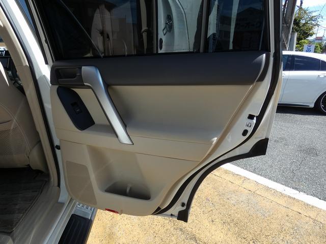 ランドクルーザープラド ＴＸ　７人乗り　サンルーフ　純正ナビ　フルセグ　バックカメラ　ＥＴＣ２．０　前後ドラレコ　ワンオーナー　禁煙車　コーナーセンサー　ＨＤＭＩ　スペアキー　クルコン　ユーザー買取（50枚目）