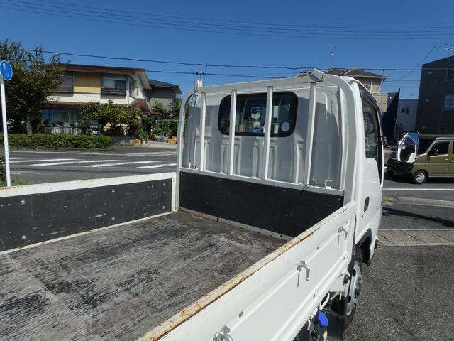アトラストラック 　ヒラボディ　４ＷＤ　オートマ　１．５トン　禁煙車　ＡＥＢＳカメラ　メッキパーツ　キーレス　ＬＥＤヘッドライト　ＥＴＣ　ミラーヒーター　アイドリングストップ　電格ミラー　スペアキー　ユーザー買取（6枚目）