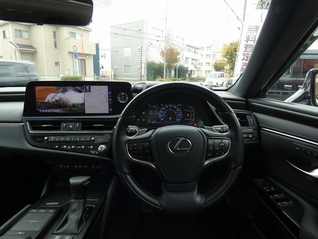 ES ES300h バージョンL ワンオーナー ユーザー買取車 サンルーフ 黒革PWシート PWバックドア HUD BSM パノラミックビュー ドラレコ ETC2.0 シートヒーター シートエアコン ステアリングヒーター USB(6枚目)