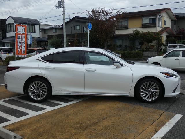 ES ES300h バージョンL ワンオーナー ユーザー買取車 サンルーフ 黒革PWシート PWバックドア HUD BSM パノラミックビュー ドラレコ ETC2.0 シートヒーター シートエアコン ステアリングヒーター USB(15枚目)