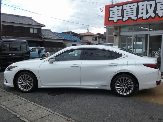 ES ES300h バージョンL ワンオーナー ユーザー買取車 サンルーフ 黒革PWシート PWバックドア HUD BSM パノラミックビュー ドラレコ ETC2.0 シートヒーター シートエアコン ステアリングヒーター USB(16枚目)